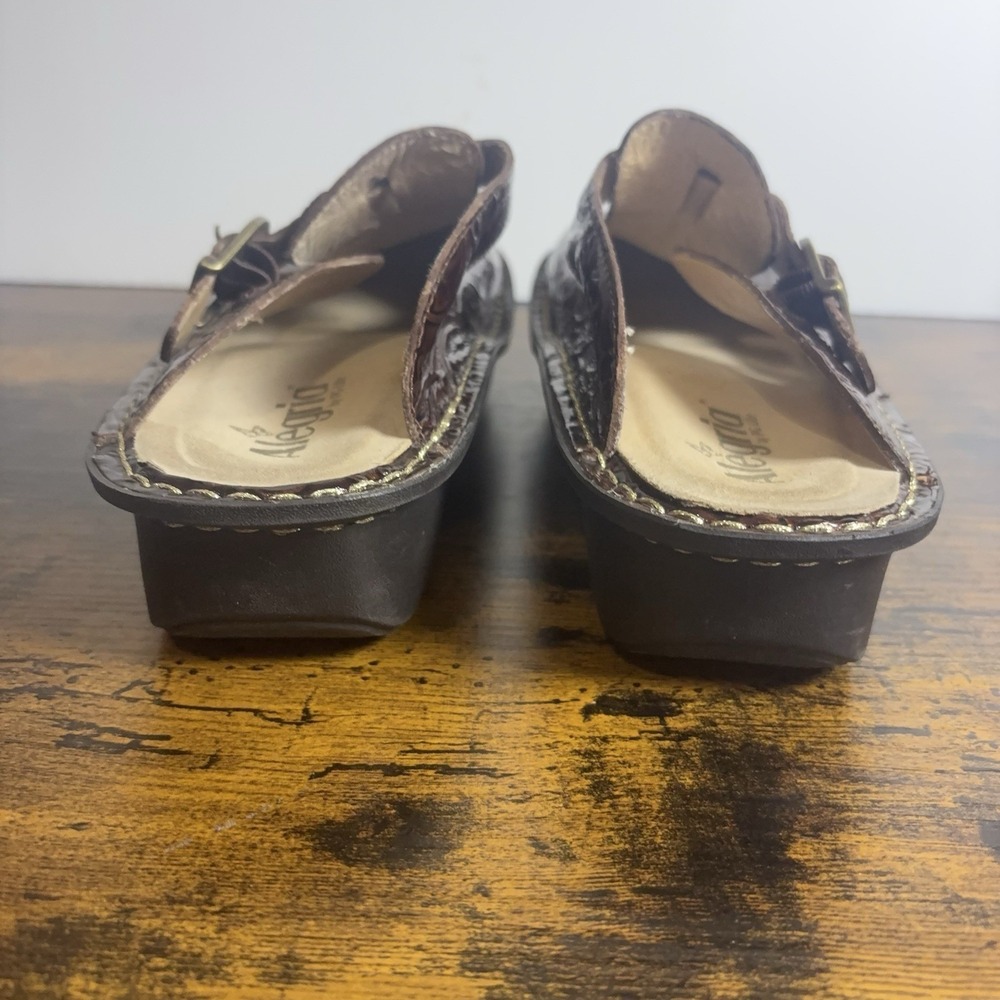 Alegria Classic Clogs Womens Sz 9.5 / 10 Brown Emboss Leather Swirl Mary Jane - Picture 6 of 8